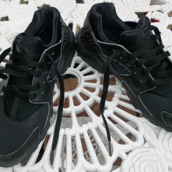 Nike Air Huarache Shoes Size 7Y Worn 4 times Great Clean Like New Condition - Picture 7 of 10